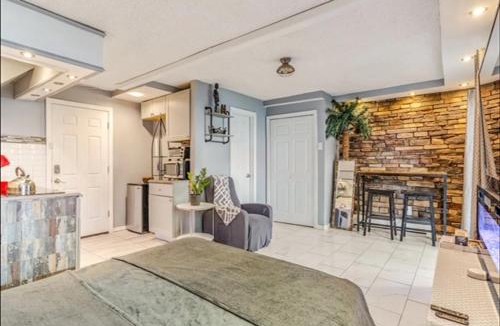 Georgetown Apartment | Private Studio Suite with Separate Entrance & Backyard, Quiet Brooklyn Stay