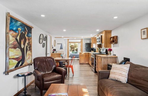 Nederland House | PROMO WEEK & MONTHLY DISCOUNTS! Creekside Home, walk to everything in Nederland!