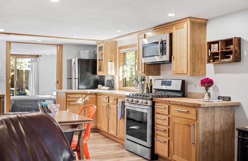 Nederland House | PROMO WEEK & MONTHLY DISCOUNTS! Creekside Home, walk to everything in Nederland!