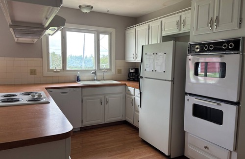 Marion County House | Quaint 3-bedroom farmhouse with AC in peaceful rural Hillsboro