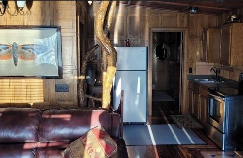 St. Joseph Cabin | Quaint Peaceful Waterfront Cabin #4, entire building.