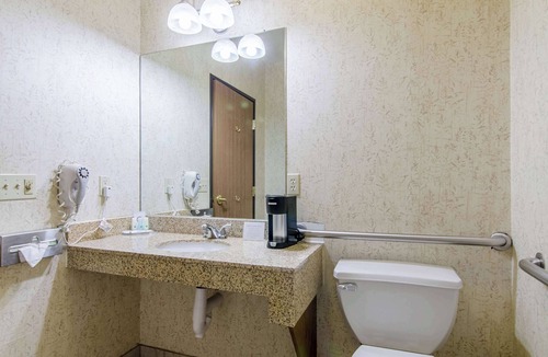 Junction City Hotel | Quality Inn Junction City - Near Fort Riley