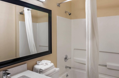 Overland Park Hotel | Quality Inn Overland Park Kansas City