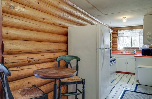 Lander Cabin | Quarter-Acre Lander Cabin 7 Mi to Sinks Canyon