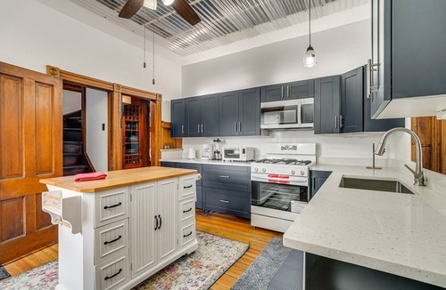 Downtown Omaha House | Queen Ann Historical Charm Home Vacation Home Near Downtown Omaha NE