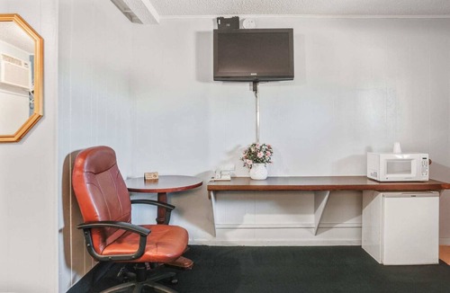 Liberal Apartment | Queen Bed| Smoking|Liberal KS