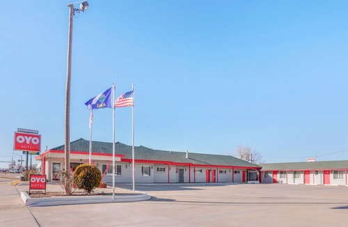 Liberal Apartment | Queen Bed| Smoking|Liberal KS