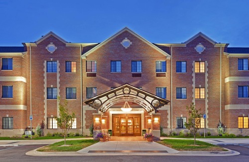 Carmel Apartment | Queen Studio | Free Breakfast, Pool Access