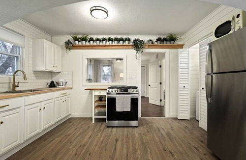 Grandview Cabin | Quiet 1BR Cabin Perfect for Remote Work & Long Stays