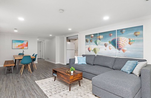 Overland Park House | Quiet 5BR Gem- wKings! 30min to World Cup - Walk to Shopping/Dining