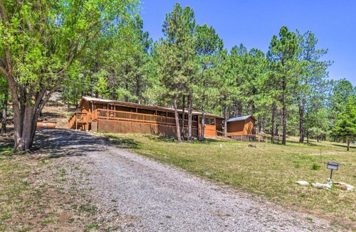 Cloudcroft House | Quiet Cloudcroft Cabin w/Porch + Gas Grill!