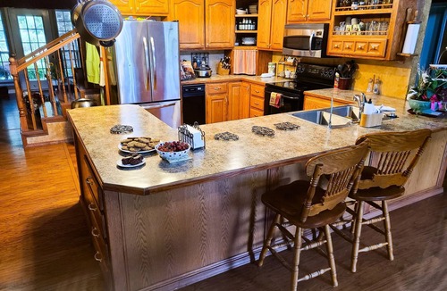 Sapulpa House | Quiet Country Get Away with big porches, swimming pool, and fishing pond.