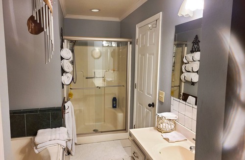 Sapulpa House | Quiet Country Get Away with big porches, swimming pool, and fishing pond.