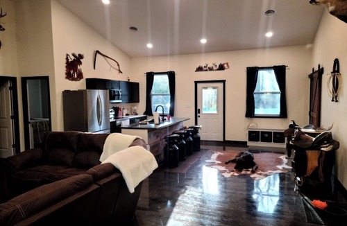 Chapman House | Quiet country setting minutes from Milford Lake