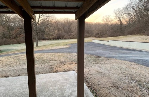 Kansas City House | quiet home on dead end street 10 minutes from k.c., on 7 acres sleeps up to 10