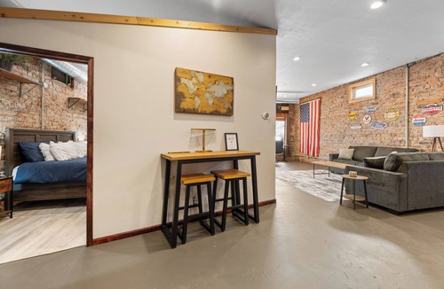 Wichita House | Quiet King Suit/Workspace/Near Downtown
