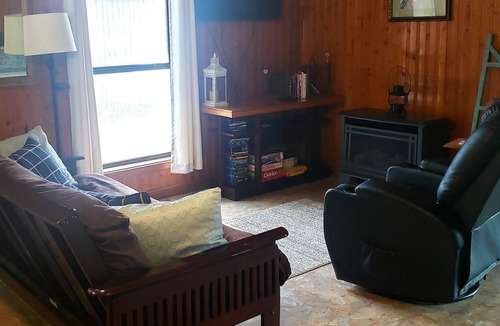 Heber Springs Cabin | Quiet River Front Getaway Cabin