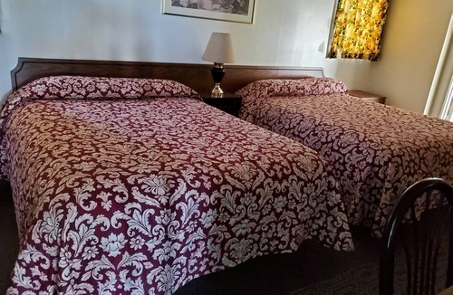 Central Colorado Springs Hotel | Ranch motel