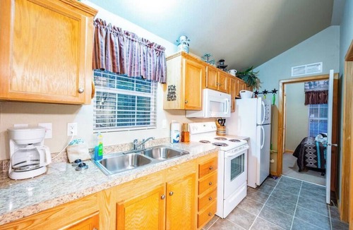 Broken Bow Cabin | Ranch: Sleeps 4, Tiny Cabin, Pets, Near Park/Lake