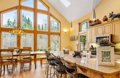 Rhododendron Cabin | Rapid River Retreat, gourmet kitchen, fireplace, hot tub