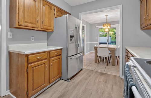 Blue Springs House | Rapunzel's Retreat - HOT TUB - King Suite - 14 Min to Arrowhead Stadium