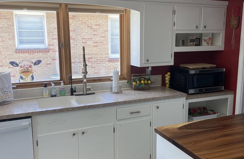 Sidney House | RARE FIND! 4BR, 2BA Home W/Deck/Grill/Fireplaces. Pet Friendly w/fenced in BY
