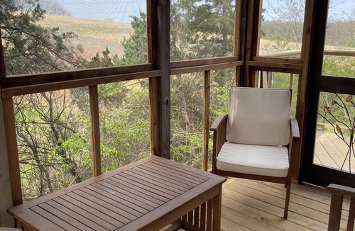 Norwalk Cabin | RARE Spacious Treehouse & Sauna Near Des Moines