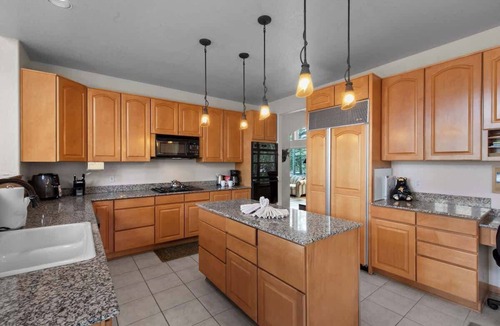 Three Peaks House | Red Hawk Lodge - Mtn Views, Hot Tub, Sauna, AC