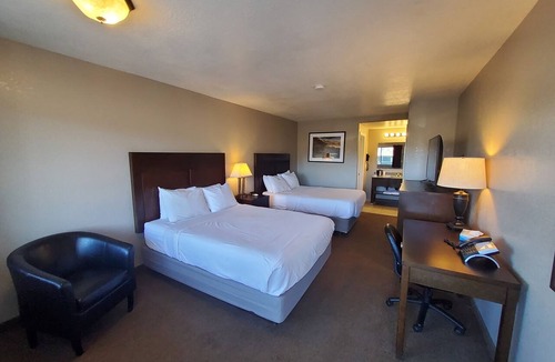 Tropic Hotel | Red Ledges
