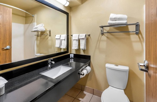 Blue Springs Hotel | Red Lion Inn & Suites Blue Springs