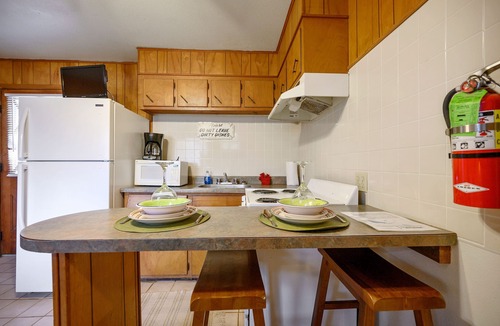 Broken Bow Cabin | Redbud Rest | Sleeps 4 | Cozy Studio Cabin Near Beavers Bend