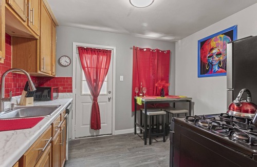 Denver House | RedRocks Charming Retreat HotTub Arcade