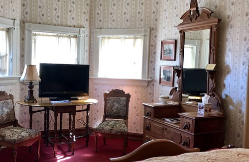 Dubuque Bed & Breakfast | Redstone Inn And Suites