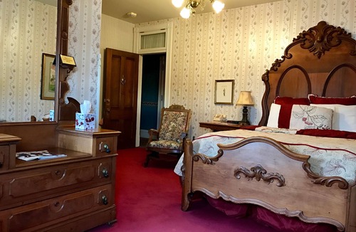 Dubuque Bed & Breakfast | Redstone Inn And Suites