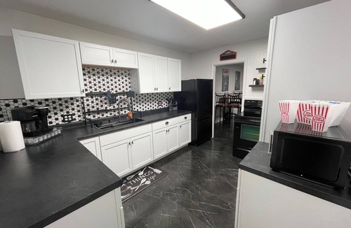 Salina Apartment | Reel Cozy Nights No Cleaning Fee!