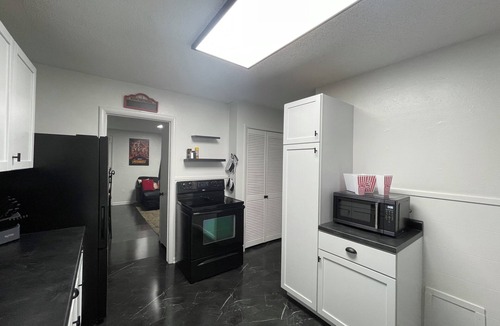 Salina Apartment | Reel Cozy Nights No Cleaning Fee!