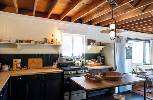 Lewiston Cabin | Refined Rustic: Designer Cabin for Golf and Fishing
