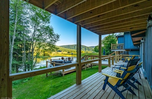 Timberline House | Reflections - 128 Lakeview Road