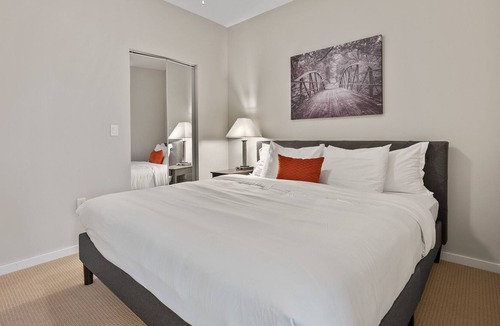 Crossroads Arts District Condo | Relax and Recharge at Serene Oasis, Steps from the City's Vibrant Nightlife 350