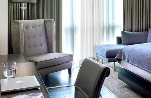 West Plaza Hotel | Relax and Unwind! 3 Convenient Units, Pool, Pets Allowed, Near Union Station!