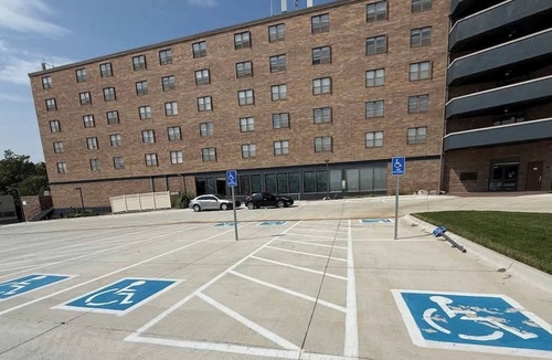 North Central Omaha Apartment | Relax, Gym, Pickleball, Near Attractions