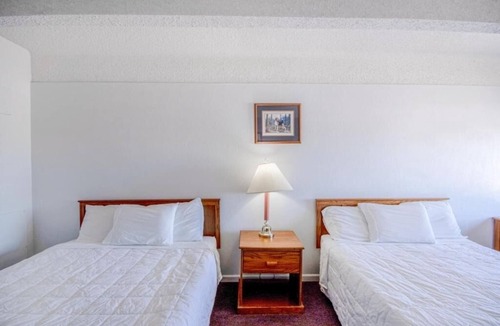 Osborne Hotel | Relax in Our 3-Queen Rooms – Perfect for a Restful Overnight Stay