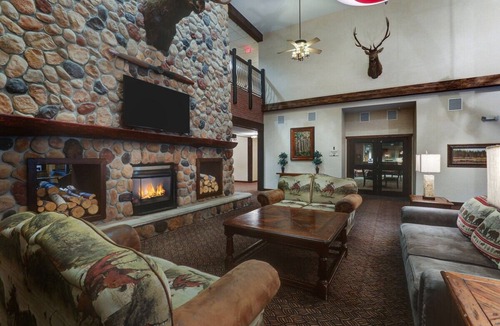 Sioux City Hotel | Relaxation in Heated Pool & Whirlpool Suites in Historic Area | Near 3rd street