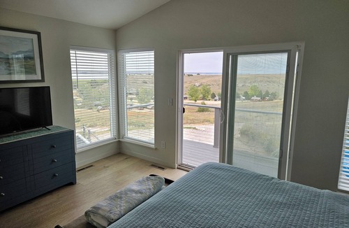 Brule House | Relaxing 5-bedroom house with one of the best views at Lake Mac.