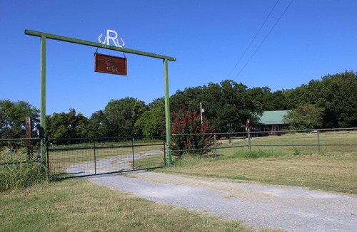 Pryor Cabin | Relaxing Country Cabin. Near Lake Hudson.
