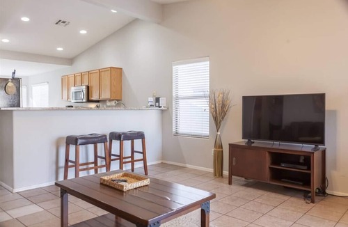 Avondale House | Relaxing house near stadium, pool heater, BBQ