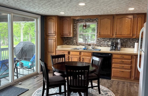 Monticello House | Relaxing Lakefront Escape on Lake Shafer