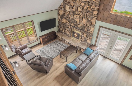 Pottawattamie County Cabin | Relaxing River Cabin just across from Downtown Omaha!