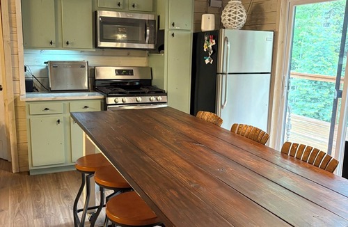 Taos Cabin | Remodeled Cabin Chic 2BR, Solar in Taos Canyon — unplug, unwind, and enjoy.