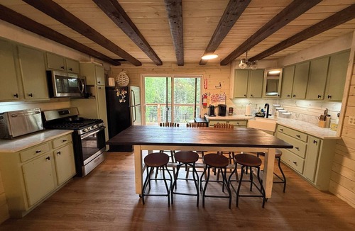 Taos Cabin | Remodeled Cabin Chic 2BR, Solar in Taos Canyon — unplug, unwind, and enjoy.